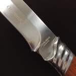 Туристичний ніж з деревянною ручкою